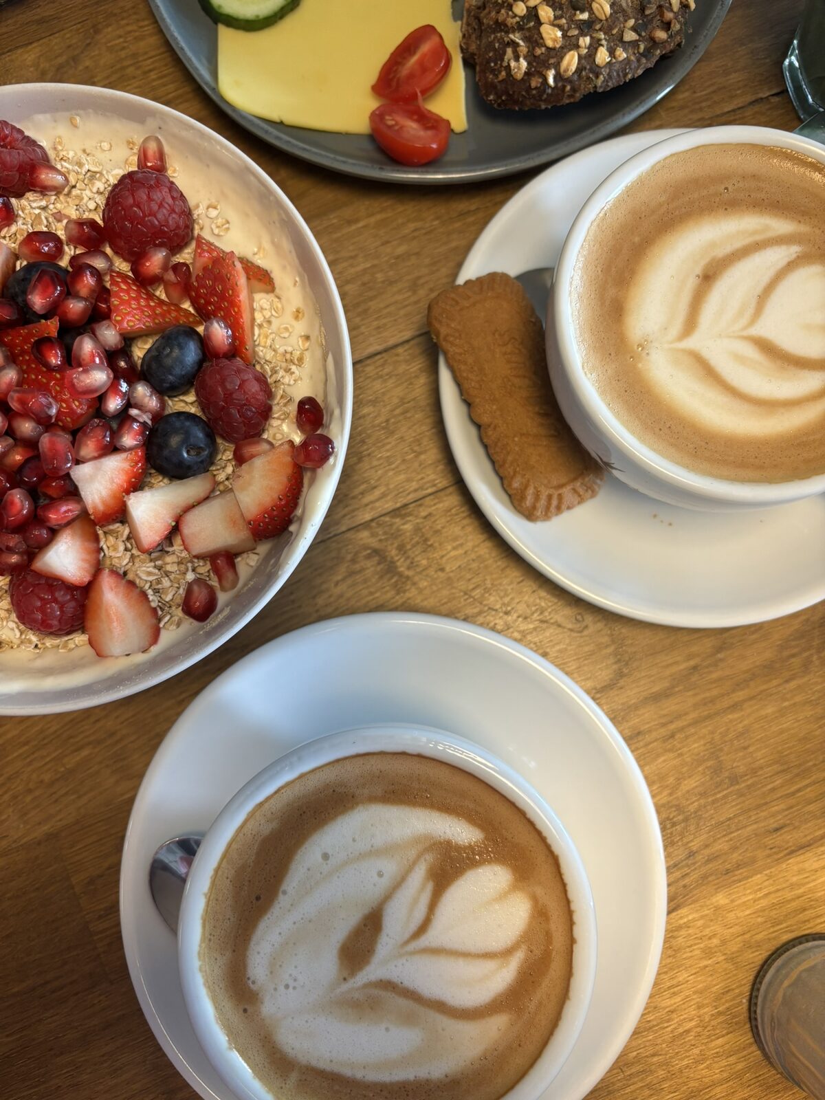 Frühstücksbowl mit Beeren