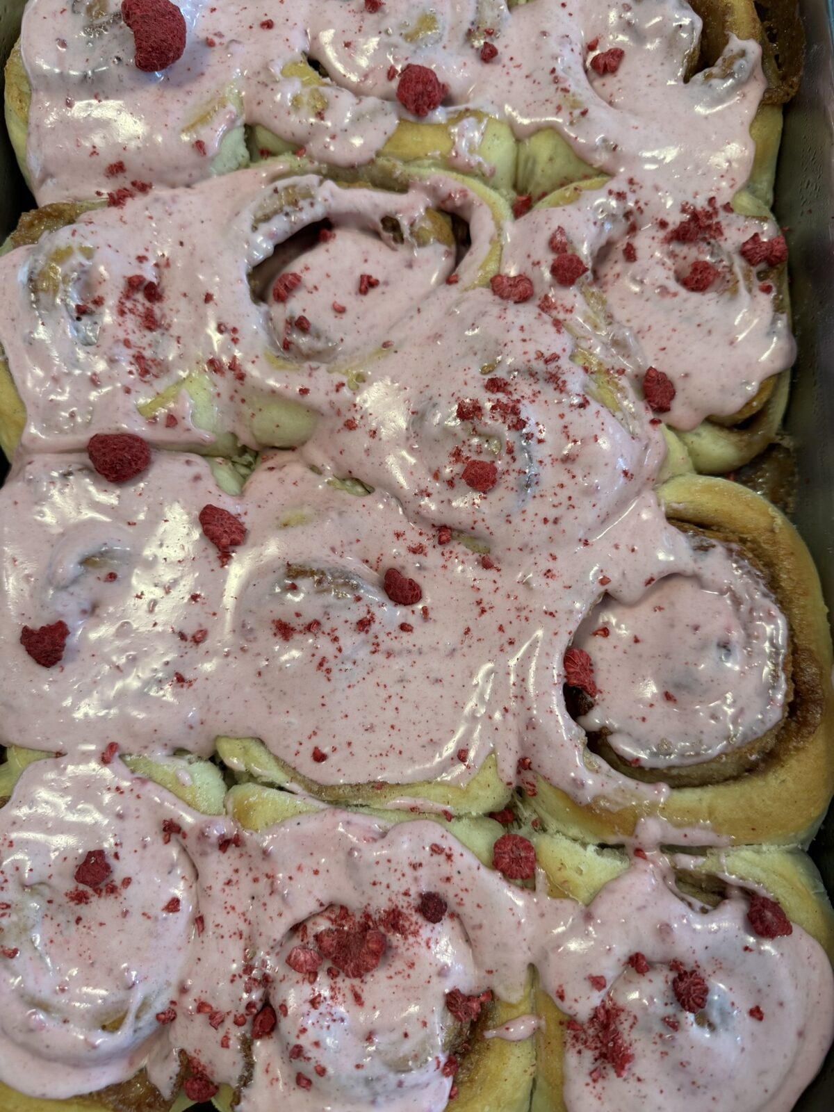 Cinnamon Rolls mit Himbeer-Guss